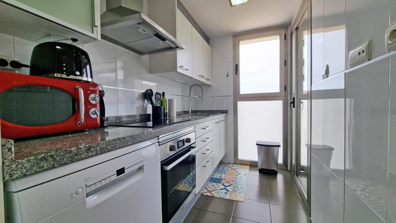 Skyline 6 Private Balcony, Sunny Year Round, With Views Apartment